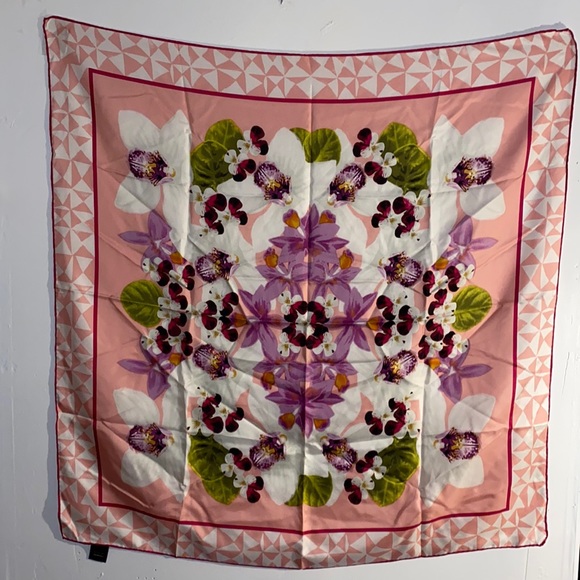 Silk scarf floral - Picture 1 of 7